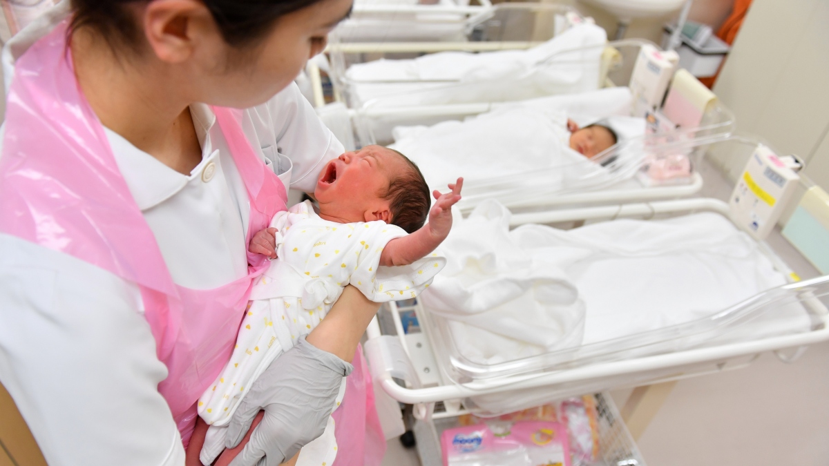 Tỷ lệ sinh ở Nhật Bản có thể đạt mức thấp kỷ lục vào năm 2024
